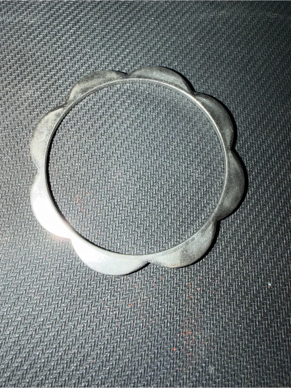 Kate Spade Scalloped Edge Women’s Bangle Bracelet - Picture 1 of 4
